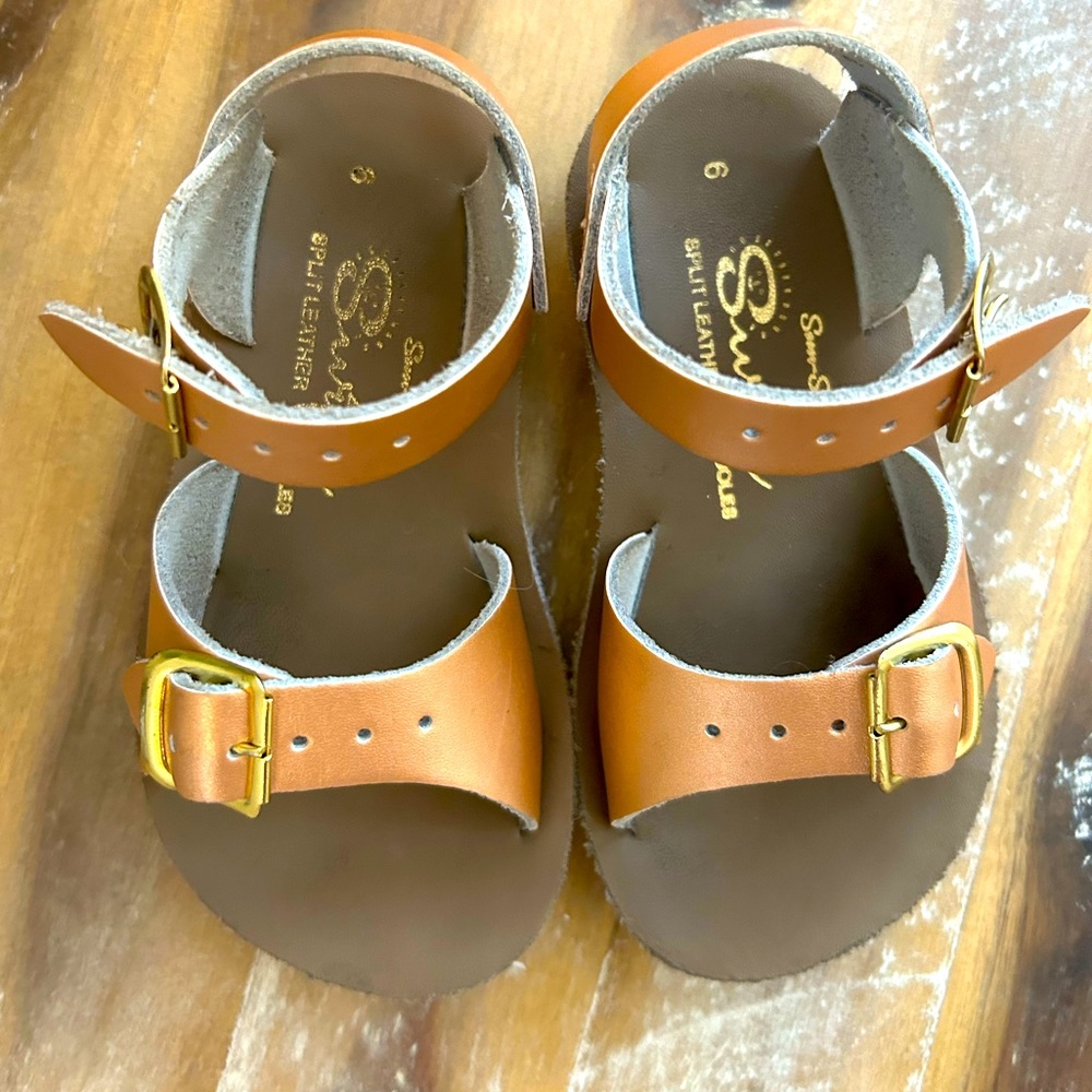 Salt Water Sandals - toddler size 6 rose gold